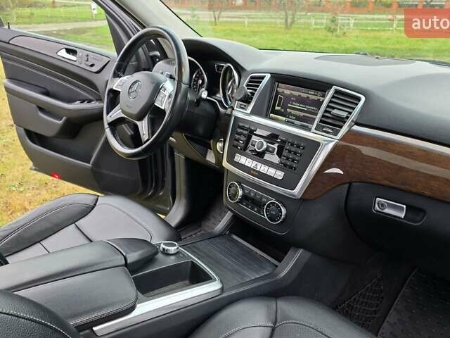 Сірий Мерседес М-Клас, об'ємом двигуна 3.5 л та пробігом 195 тис. км за 17000 $, фото 17 на Automoto.ua