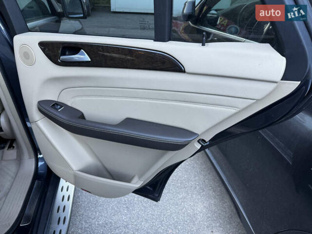 Сірий Мерседес М-Клас, об'ємом двигуна 3 л та пробігом 220 тис. км за 13900 $, фото 10 на Automoto.ua