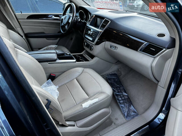 Сірий Мерседес М-Клас, об'ємом двигуна 3 л та пробігом 220 тис. км за 13900 $, фото 9 на Automoto.ua
