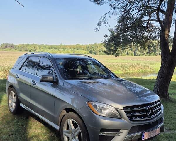 Сірий Мерседес М-Клас, об'ємом двигуна 3 л та пробігом 173 тис. км за 21500 $, фото 7 на Automoto.ua