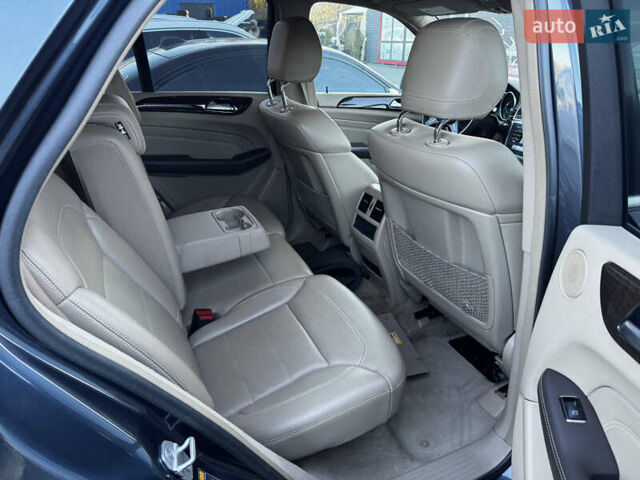 Сірий Мерседес М-Клас, об'ємом двигуна 3 л та пробігом 220 тис. км за 13900 $, фото 11 на Automoto.ua