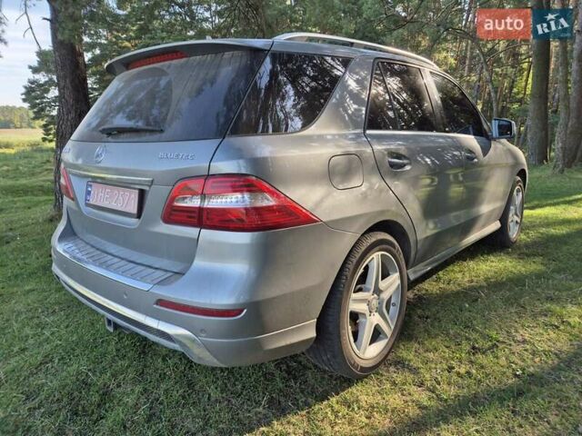 Сірий Мерседес М-Клас, об'ємом двигуна 3 л та пробігом 173 тис. км за 21500 $, фото 3 на Automoto.ua