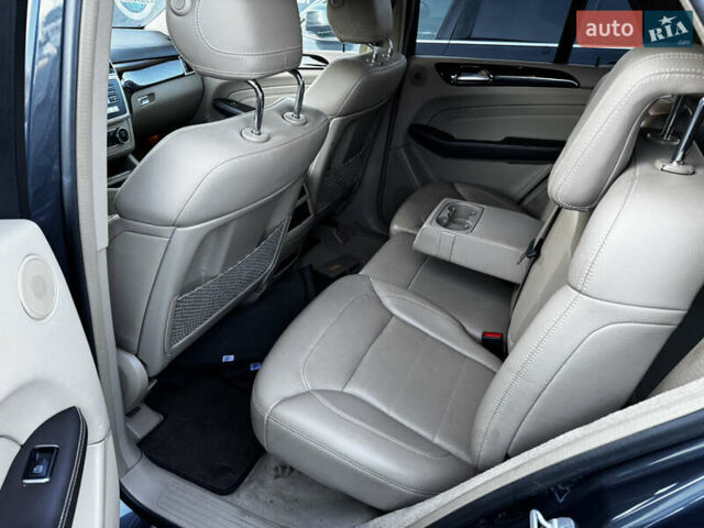 Сірий Мерседес М-Клас, об'ємом двигуна 3 л та пробігом 220 тис. км за 13900 $, фото 7 на Automoto.ua