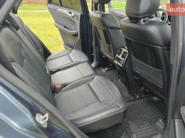 Сірий Мерседес М-Клас, об'ємом двигуна 3.5 л та пробігом 195 тис. км за 17000 $, фото 13 на Automoto.ua