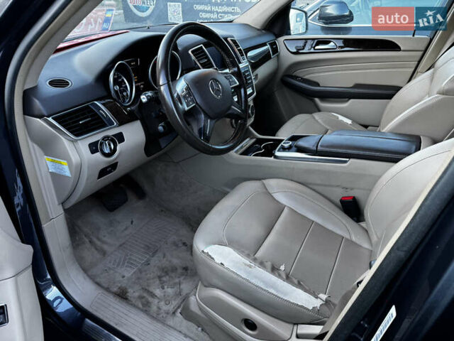 Сірий Мерседес М-Клас, об'ємом двигуна 3 л та пробігом 220 тис. км за 13900 $, фото 5 на Automoto.ua