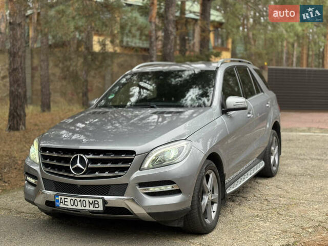 Серый Мерседес М-Класс, объемом двигателя 2.99 л и пробегом 197 тыс. км за 18500 $, фото 2 на Automoto.ua