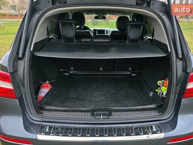 Сірий Мерседес М-Клас, об'ємом двигуна 3.5 л та пробігом 195 тис. км за 17000 $, фото 7 на Automoto.ua