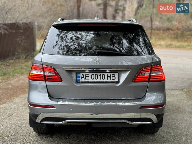 Серый Мерседес М-Класс, объемом двигателя 2.99 л и пробегом 197 тыс. км за 18500 $, фото 4 на Automoto.ua