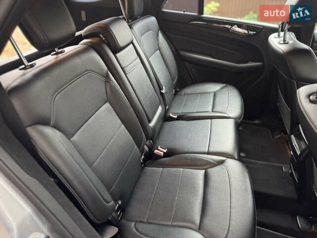 Серый Мерседес М-Класс, объемом двигателя 2.99 л и пробегом 197 тыс. км за 18500 $, фото 15 на Automoto.ua