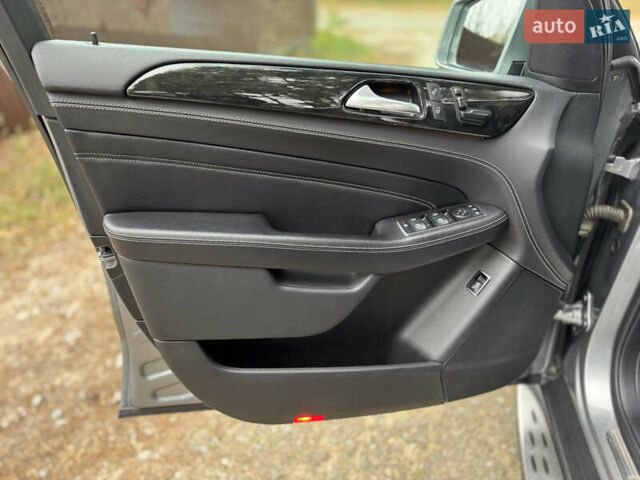 Серый Мерседес М-Класс, объемом двигателя 2.99 л и пробегом 197 тыс. км за 18500 $, фото 6 на Automoto.ua