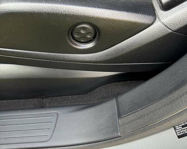 Серый Мерседес М-Класс, объемом двигателя 3.5 л и пробегом 180 тыс. км за 20900 $, фото 39 на Automoto.ua