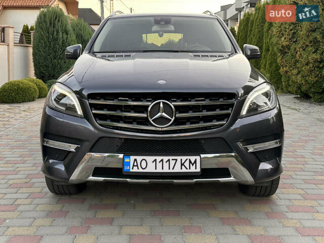 Сірий Мерседес М-Клас, об'ємом двигуна 3 л та пробігом 255 тис. км за 23500 $, фото 1 на Automoto.ua