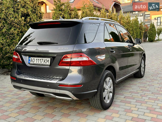 Сірий Мерседес М-Клас, об'ємом двигуна 3 л та пробігом 255 тис. км за 23500 $, фото 5 на Automoto.ua