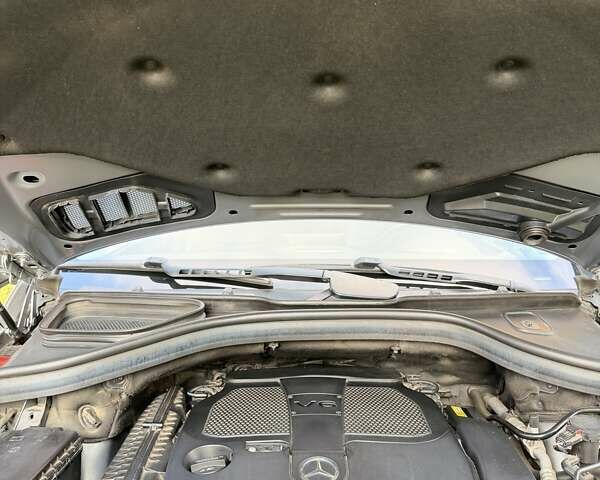 Серый Мерседес М-Класс, объемом двигателя 3.5 л и пробегом 180 тыс. км за 20900 $, фото 26 на Automoto.ua