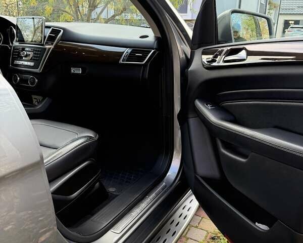 Серый Мерседес М-Класс, объемом двигателя 3.5 л и пробегом 180 тыс. км за 20900 $, фото 23 на Automoto.ua