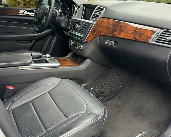 Сірий Мерседес М-Клас, об'ємом двигуна 2.14 л та пробігом 201 тис. км за 21900 $, фото 13 на Automoto.ua