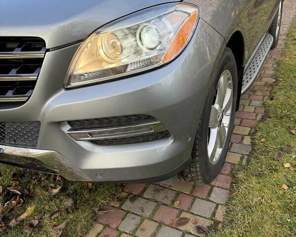 Серый Мерседес М-Класс, объемом двигателя 3.5 л и пробегом 180 тыс. км за 20900 $, фото 1 на Automoto.ua