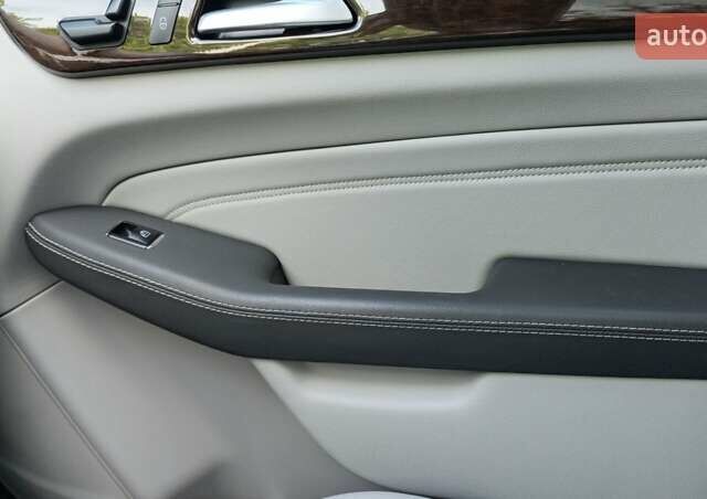 Серый Мерседес М-Класс, объемом двигателя 2.2 л и пробегом 250 тыс. км за 19999 $, фото 14 на Automoto.ua