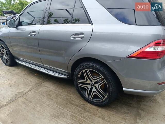 Серый Мерседес М-Класс, объемом двигателя 2.1 л и пробегом 250 тыс. км за 22000 $, фото 28 на Automoto.ua