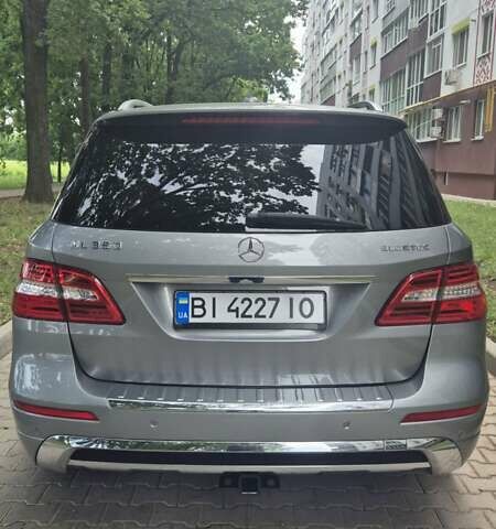 Серый Мерседес М-Класс, объемом двигателя 2.99 л и пробегом 103 тыс. км за 31000 $, фото 1 на Automoto.ua