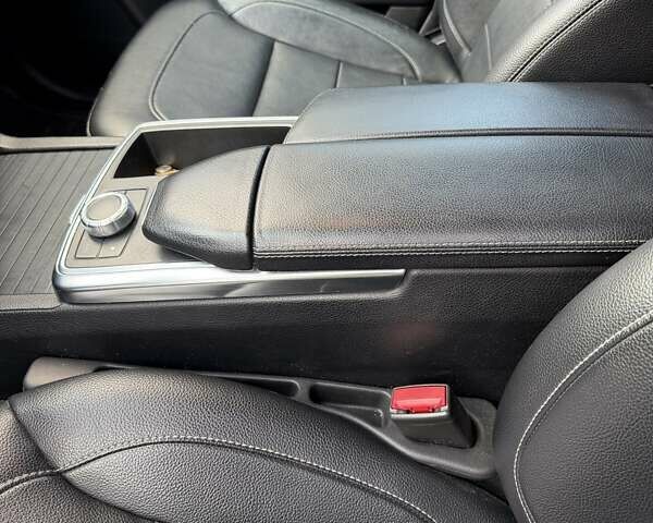 Серый Мерседес М-Класс, объемом двигателя 3.5 л и пробегом 180 тыс. км за 20900 $, фото 19 на Automoto.ua