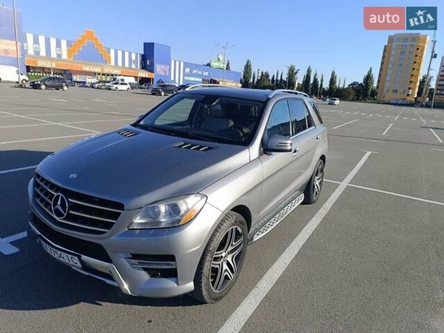 Серый Мерседес М-Класс, объемом двигателя 2.1 л и пробегом 250 тыс. км за 22000 $, фото 2 на Automoto.ua