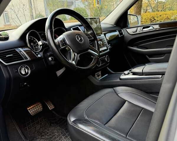 Серый Мерседес М-Класс, объемом двигателя 3.5 л и пробегом 180 тыс. км за 20900 $, фото 14 на Automoto.ua