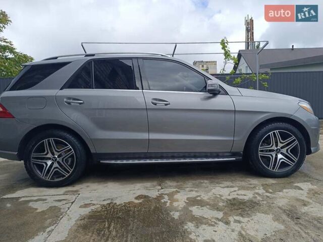 Серый Мерседес М-Класс, объемом двигателя 2.1 л и пробегом 250 тыс. км за 22000 $, фото 21 на Automoto.ua