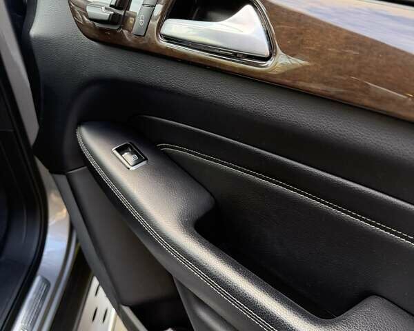 Серый Мерседес М-Класс, объемом двигателя 3.5 л и пробегом 180 тыс. км за 20900 $, фото 37 на Automoto.ua