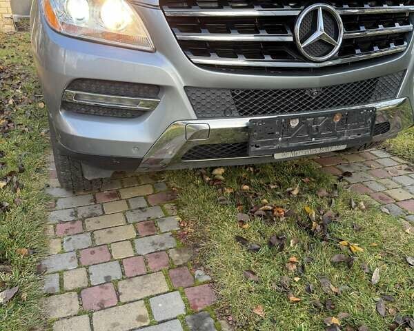 Серый Мерседес М-Класс, объемом двигателя 3.5 л и пробегом 180 тыс. км за 20900 $, фото 40 на Automoto.ua