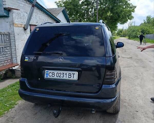 Синій Мерседес М-Клас, об'ємом двигуна 3.2 л та пробігом 400 тис. км за 4300 $, фото 2 на Automoto.ua