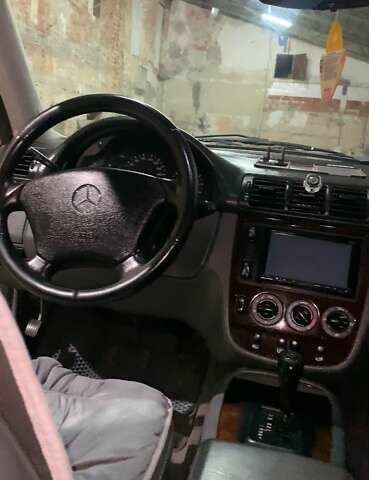 Синий Мерседес М-Класс, объемом двигателя 3.2 л и пробегом 400 тыс. км за 4800 $, фото 3 на Automoto.ua