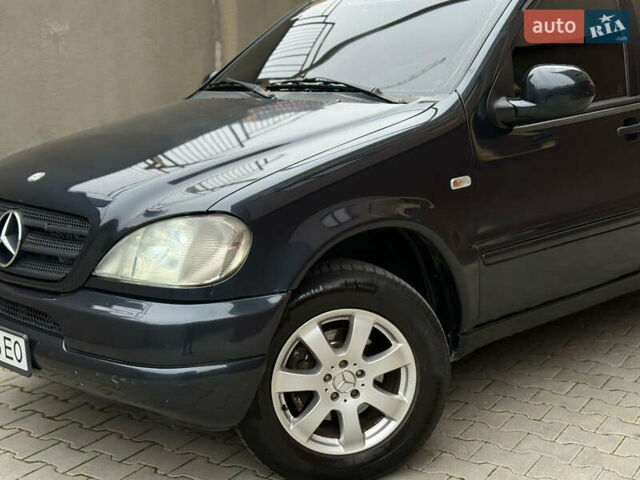 Синий Мерседес М-Класс, объемом двигателя 3.2 л и пробегом 280 тыс. км за 4850 $, фото 2 на Automoto.ua