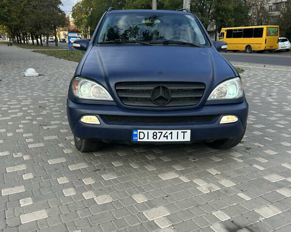 Синій Мерседес М-Клас, об'ємом двигуна 4 л та пробігом 370 тис. км за 5200 $, фото 1 на Automoto.ua