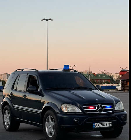 Синій Мерседес М-Клас, об'ємом двигуна 5.5 л та пробігом 270 тис. км за 9200 $, фото 1 на Automoto.ua