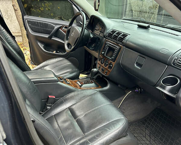 Синій Мерседес М-Клас, об'ємом двигуна 3.2 л та пробігом 280 тис. км за 5799 $, фото 6 на Automoto.ua