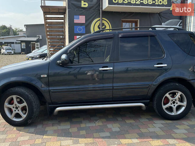 Синий Мерседес М-Класс, объемом двигателя 3.2 л и пробегом 302 тыс. км за 7600 $, фото 3 на Automoto.ua