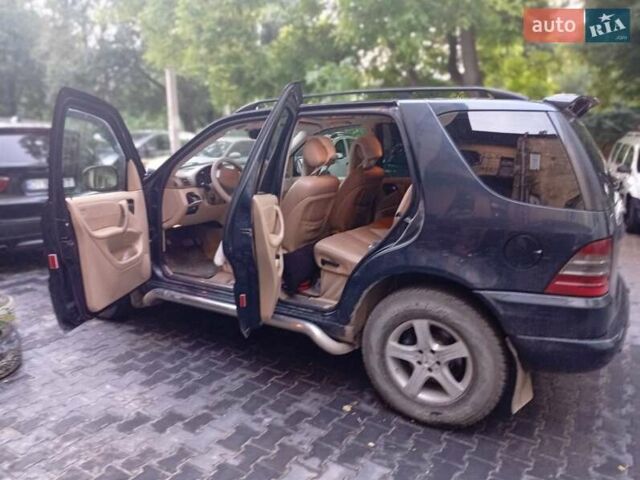 Синій Мерседес М-Клас, об'ємом двигуна 2.69 л та пробігом 300 тис. км за 8500 $, фото 15 на Automoto.ua