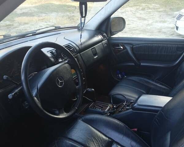 Синий Мерседес М-Класс, объемом двигателя 2.7 л и пробегом 254 тыс. км за 4500 $, фото 4 на Automoto.ua