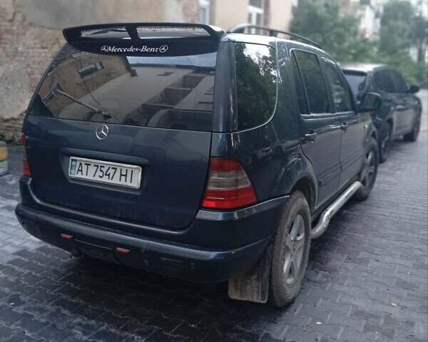 Синій Мерседес М-Клас, об'ємом двигуна 2.69 л та пробігом 300 тис. км за 8500 $, фото 1 на Automoto.ua