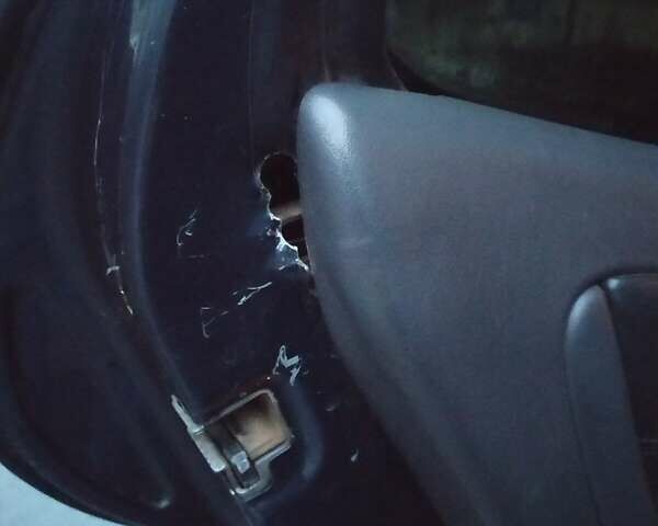 Синий Мерседес М-Класс, объемом двигателя 2.7 л и пробегом 181 тыс. км за 6700 $, фото 30 на Automoto.ua