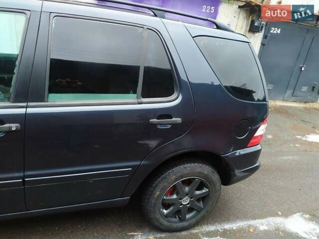 Синий Мерседес М-Класс, объемом двигателя 2.7 л и пробегом 181 тыс. км за 6700 $, фото 9 на Automoto.ua