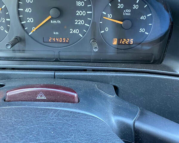 Синій Мерседес М-Клас, об'ємом двигуна 2.69 л та пробігом 244 тис. км за 7800 $, фото 11 на Automoto.ua