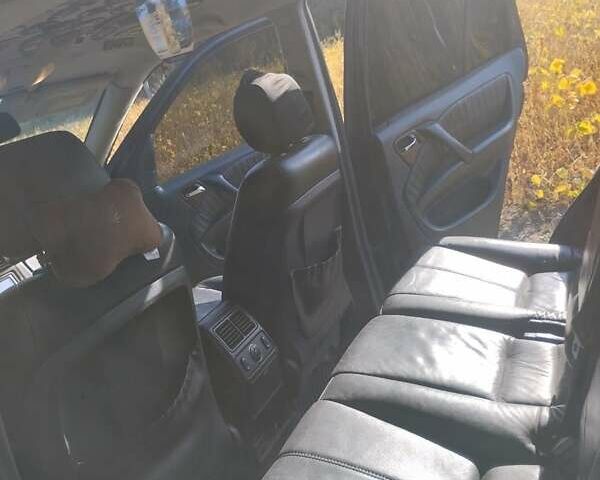 Синий Мерседес М-Класс, объемом двигателя 2.7 л и пробегом 320 тыс. км за 4800 $, фото 2 на Automoto.ua