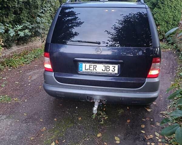 Синий Мерседес М-Класс, объемом двигателя 2.7 л и пробегом 260 тыс. км за 4315 $, фото 1 на Automoto.ua