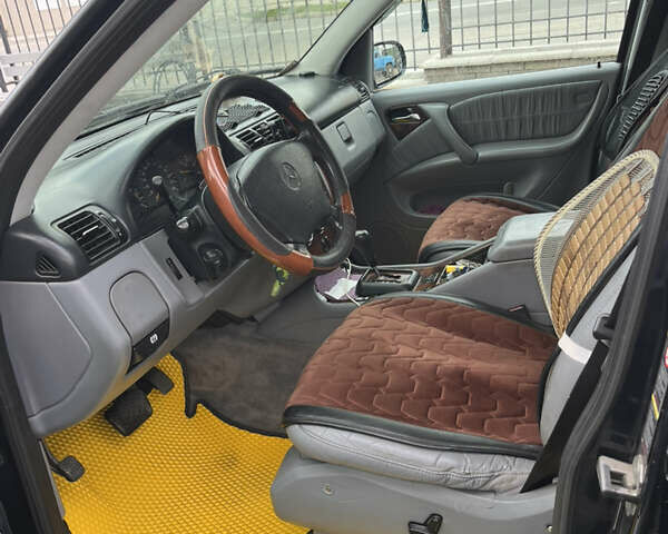 Синій Мерседес М-Клас, об'ємом двигуна 2.69 л та пробігом 426 тис. км за 8800 $, фото 7 на Automoto.ua