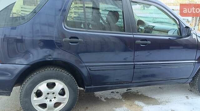 Синій Мерседес М-Клас, об'ємом двигуна 2.7 л та пробігом 360 тис. км за 4800 $, фото 7 на Automoto.ua