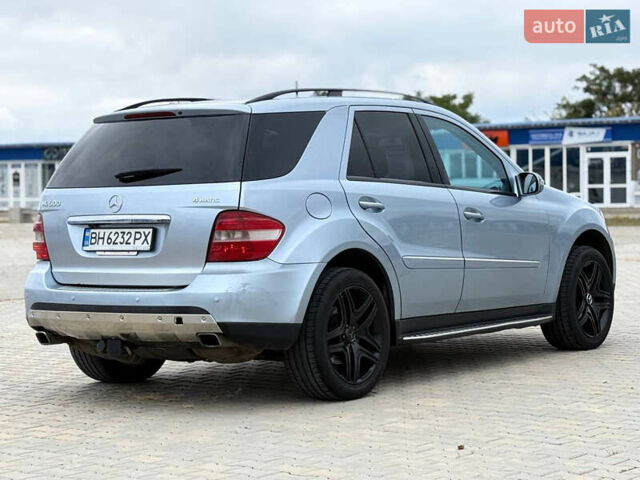 Синий Мерседес М-Класс, объемом двигателя 4.97 л и пробегом 261 тыс. км за 7900 $, фото 6 на Automoto.ua