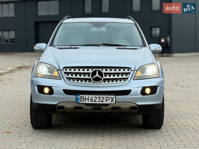 Синий Мерседес М-Класс, объемом двигателя 4.97 л и пробегом 261 тыс. км за 7900 $, фото 1 на Automoto.ua