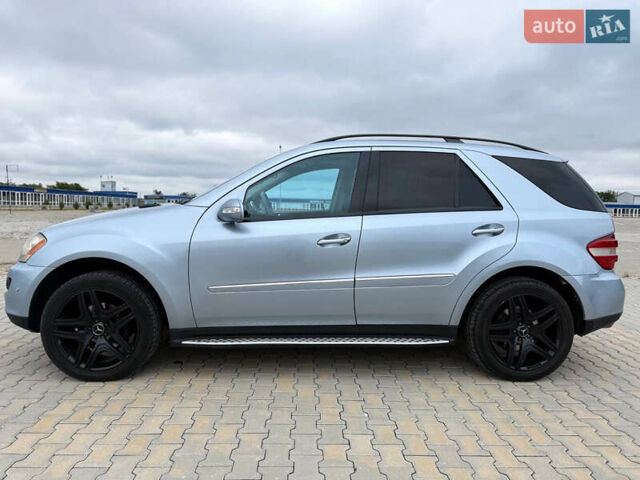 Синий Мерседес М-Класс, объемом двигателя 4.97 л и пробегом 261 тыс. км за 7900 $, фото 7 на Automoto.ua